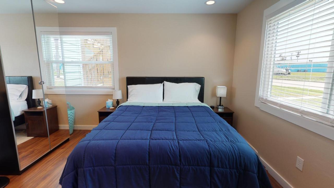 Ah-B107 Completely Remodeled Ground Floor Condo, Overlooking Poolhot Tub Port Aransas Exterior photo